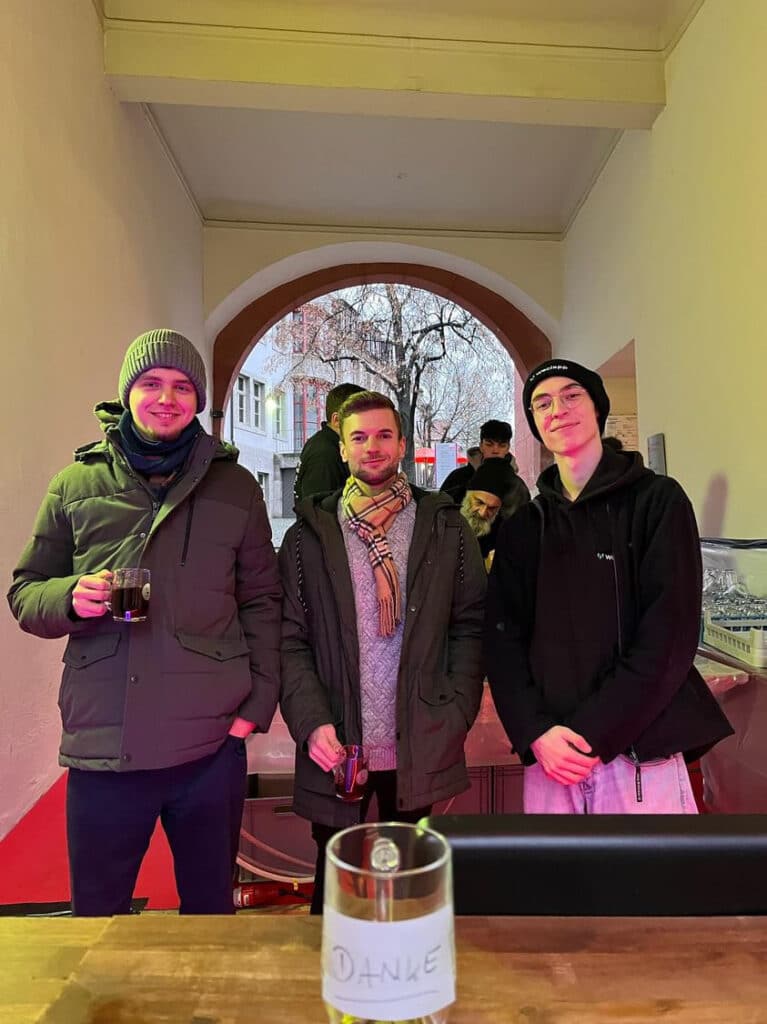 weclapp Mitarbeiter auf dem Weihnachtsmarkt